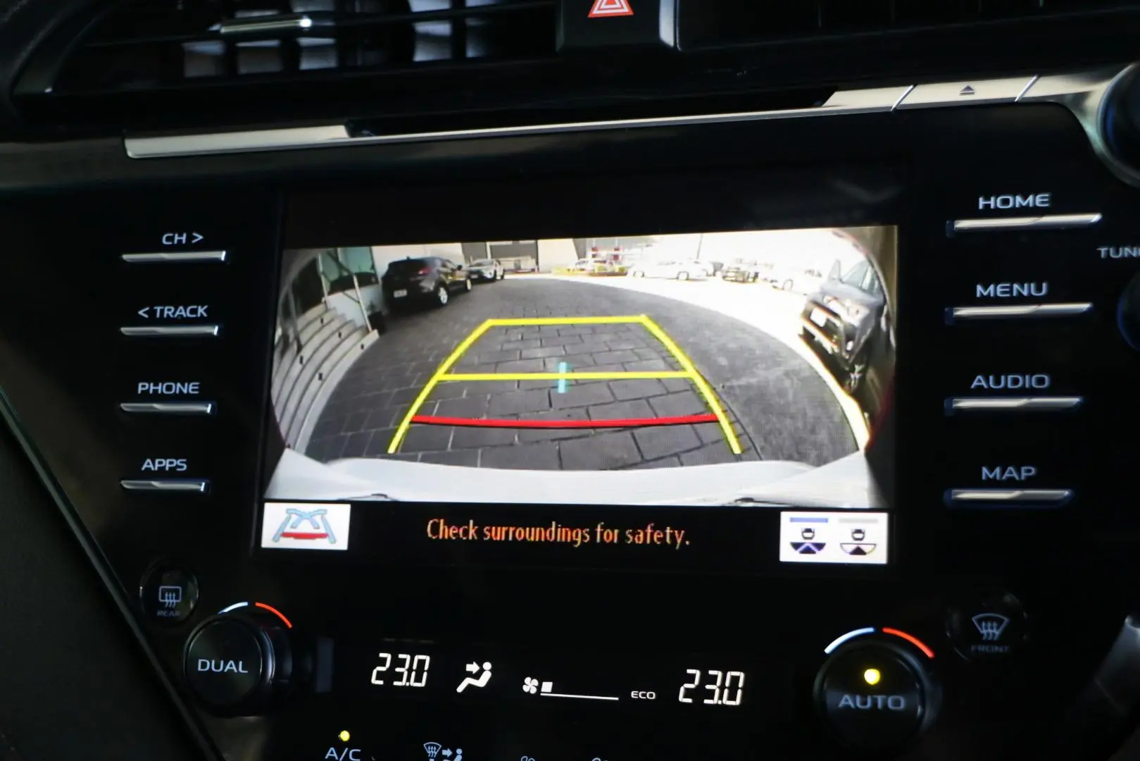 2019 Toyota Camry Gallery Image 13