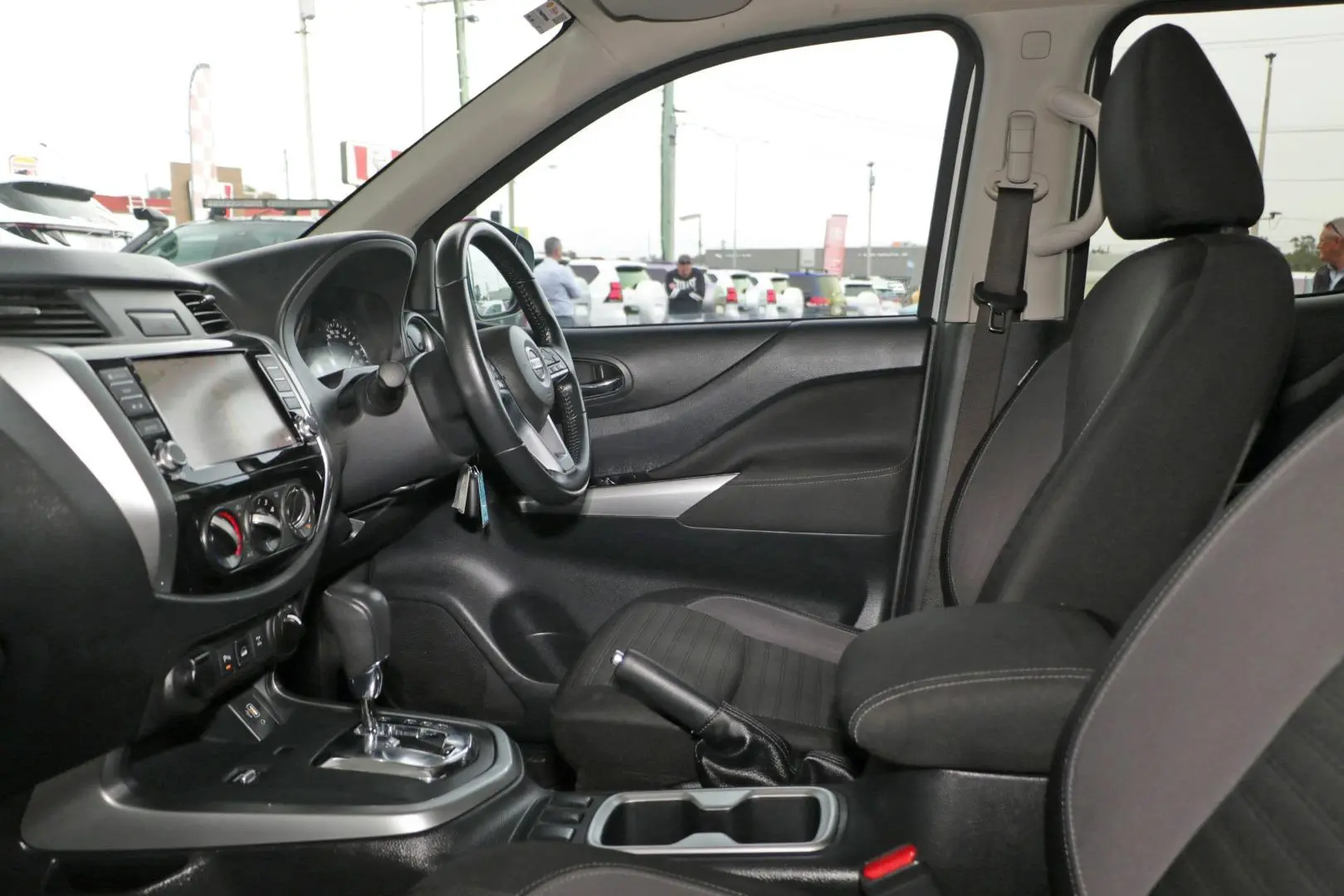 2021 Nissan Navara Gallery Image 8