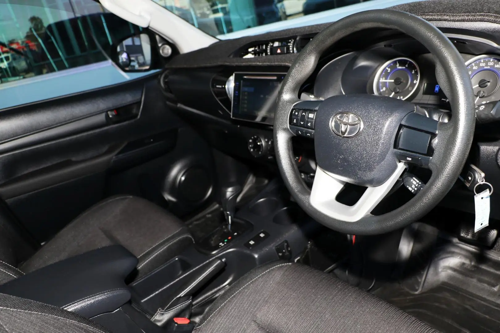 2017 Toyota Hilux Gallery Image 6