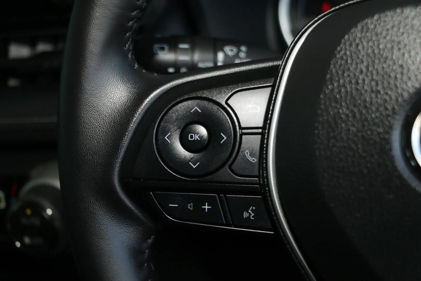 2025 Toyota RAV4 Gallery Image 15