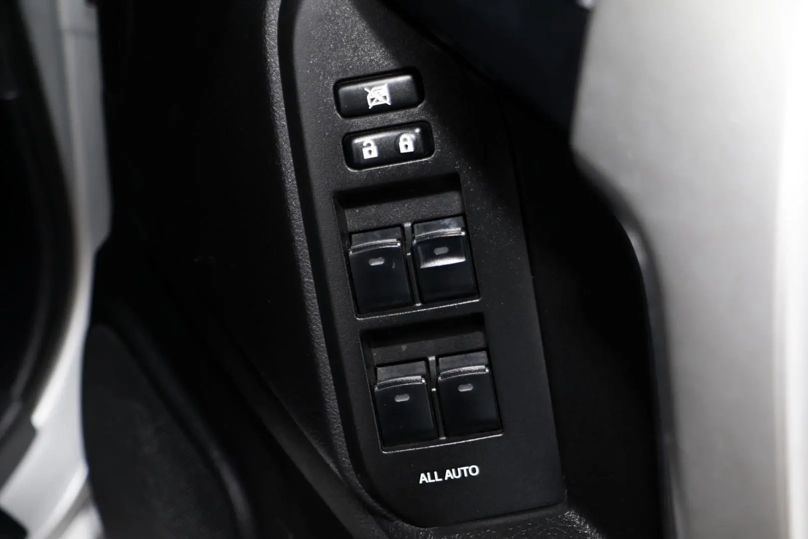 2017 Toyota Landcruiser Prado Gallery Image 19