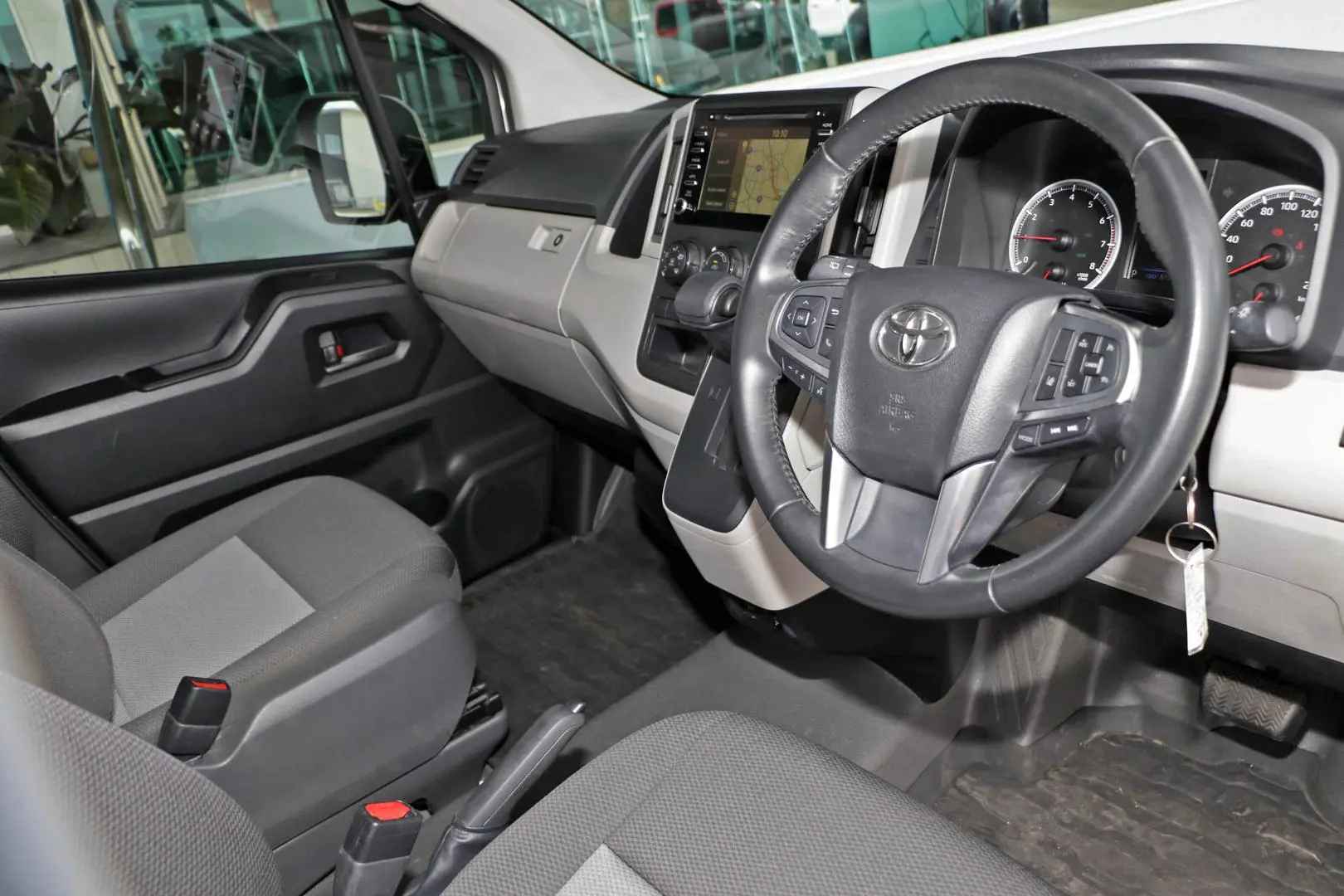 2019 Toyota Hiace Gallery Image 8