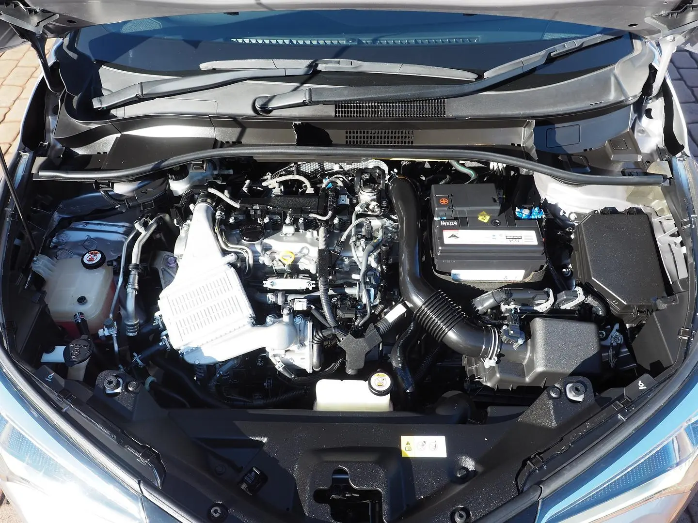 2018 Toyota C-HR Gallery Image 15