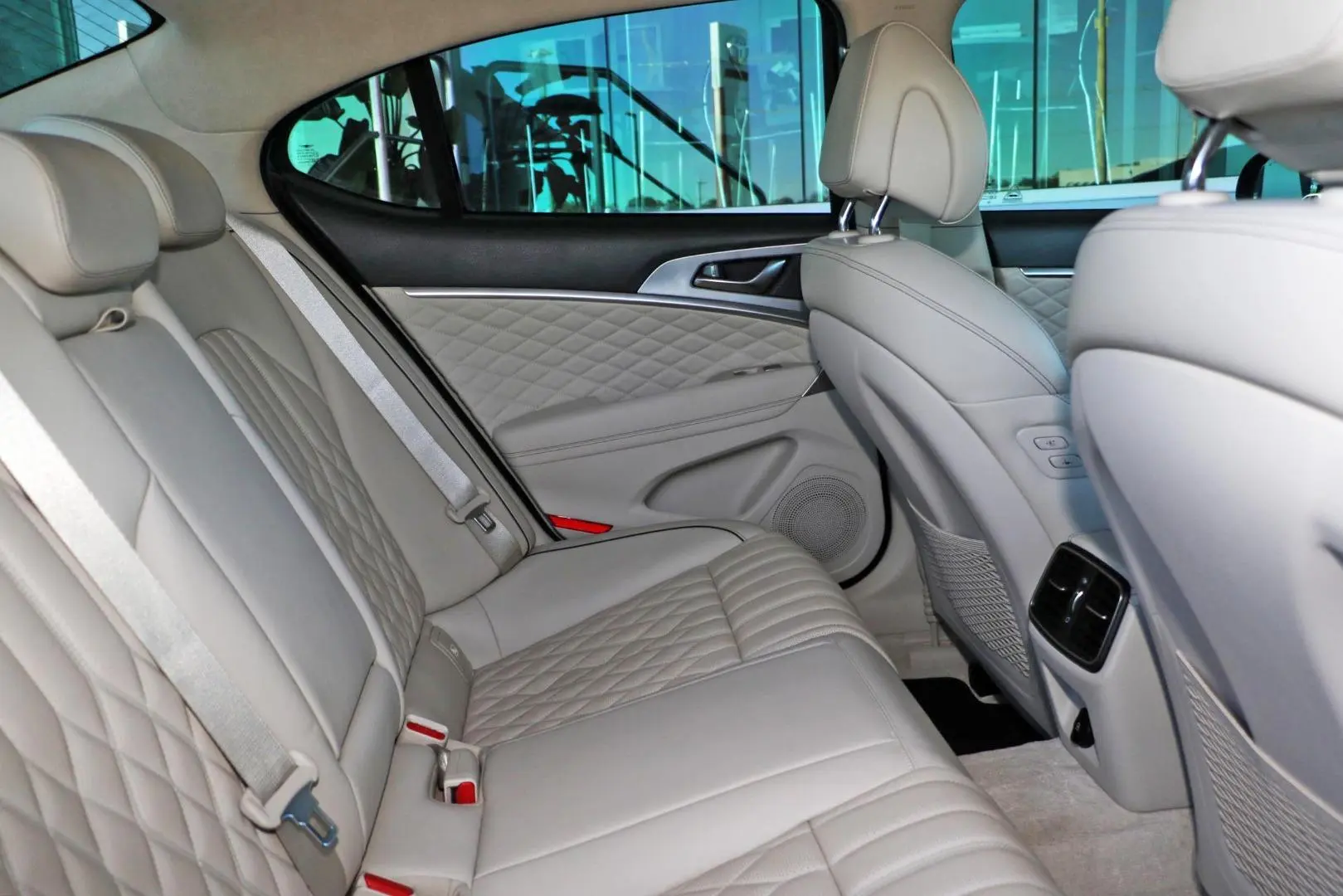 2019 Genesis G70 Gallery Image 9