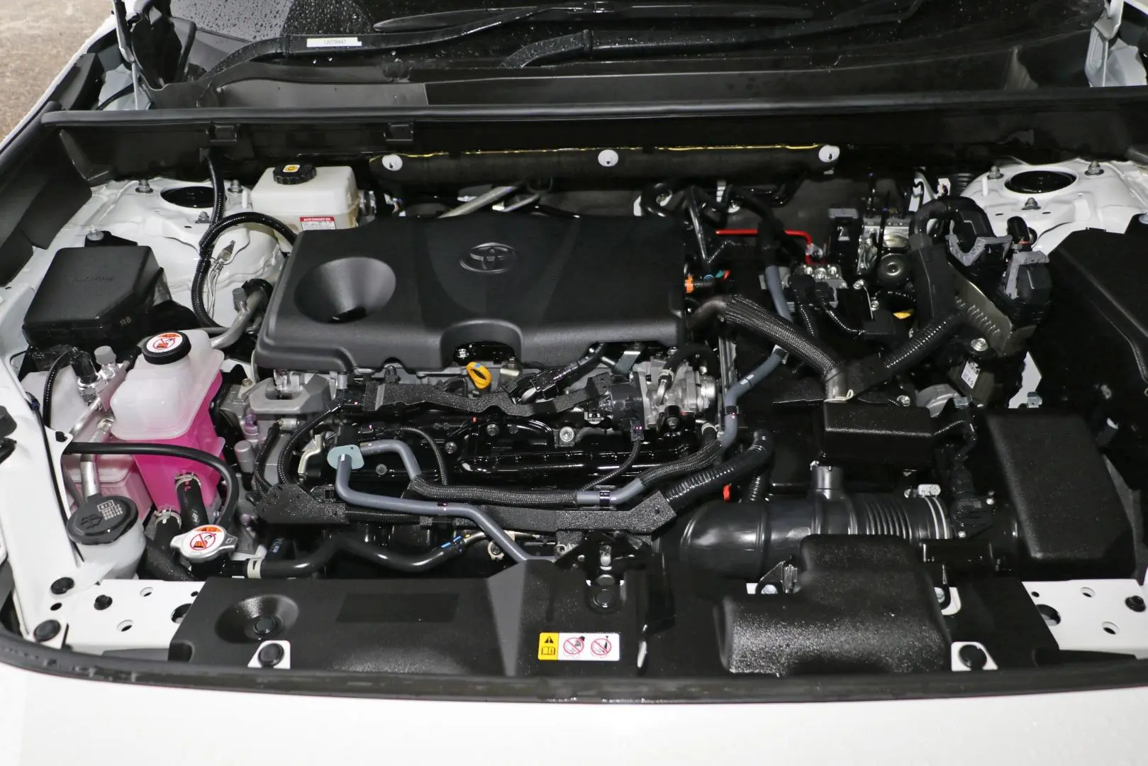 2025 Toyota RAV4 Gallery Image 19