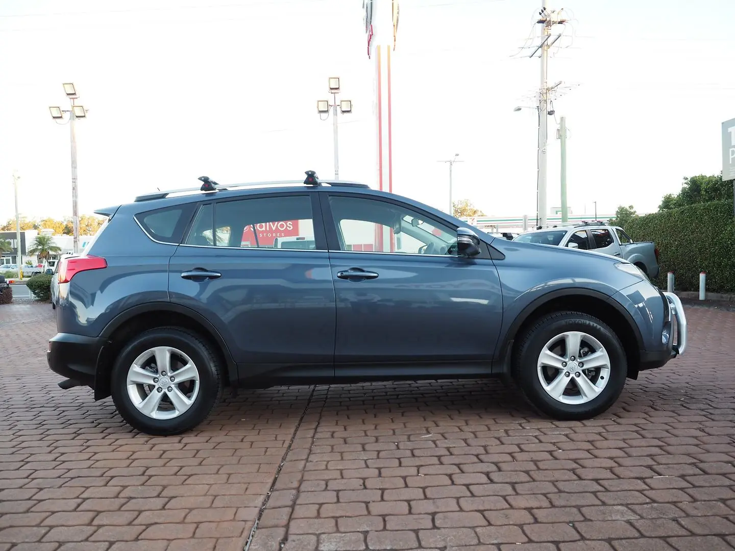 2013 Toyota RAV4 Gallery Image 2
