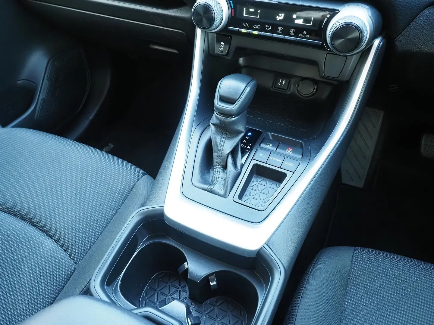 2019 Toyota RAV4 Gallery Image 17