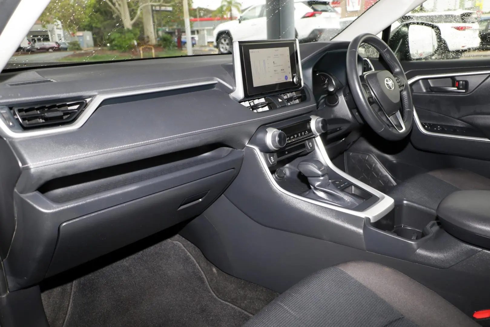 2024 Toyota RAV4 Gallery Image 7