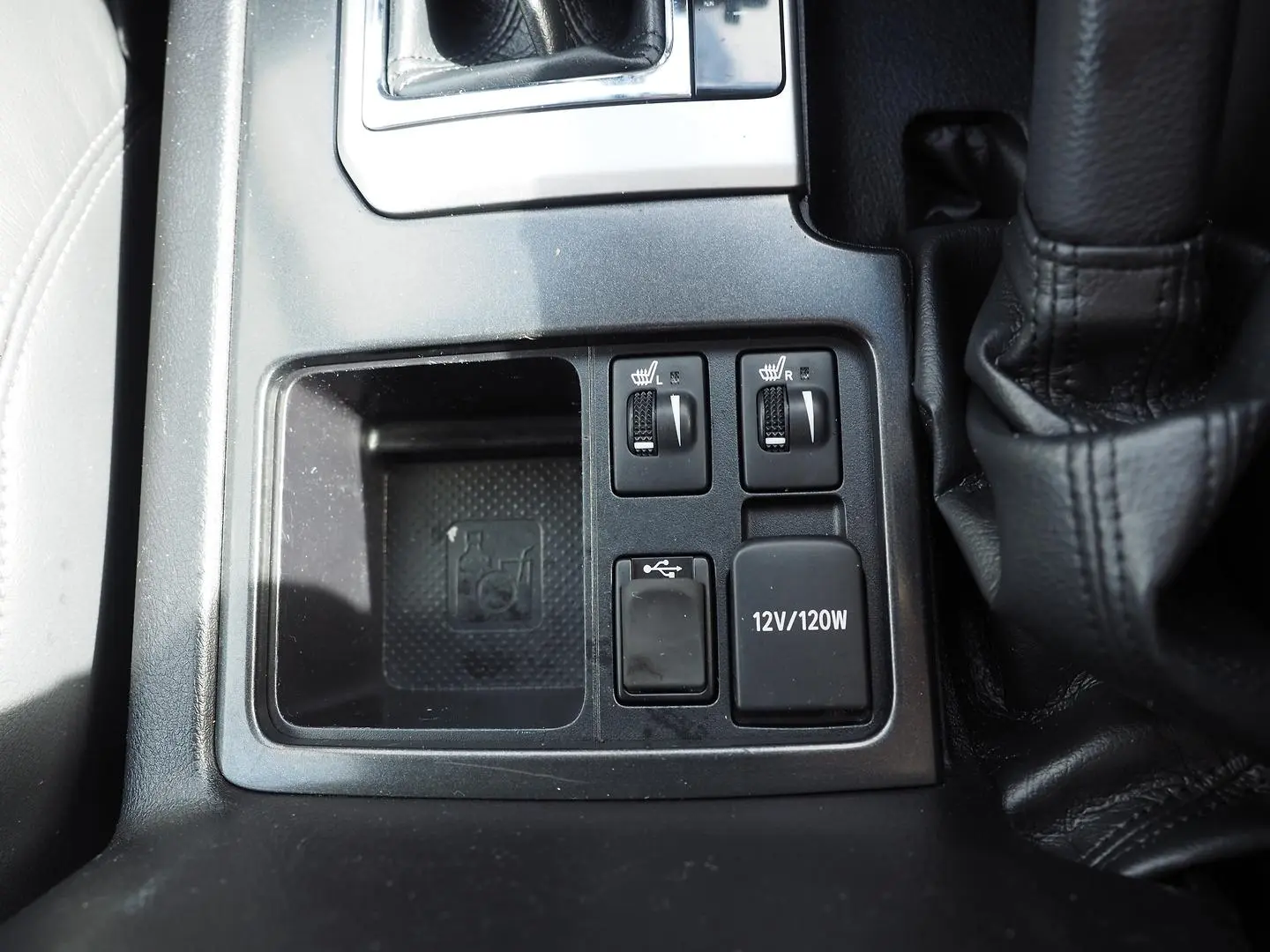 2015 Toyota Landcruiser Prado Gallery Image 32