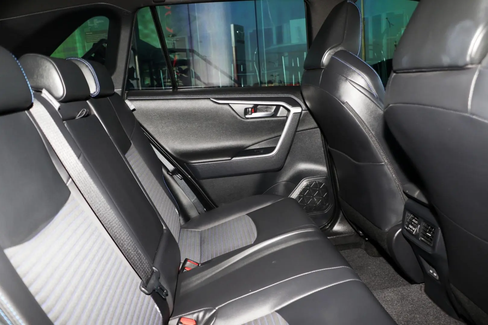 2024 Toyota RAV4 Gallery Image 10