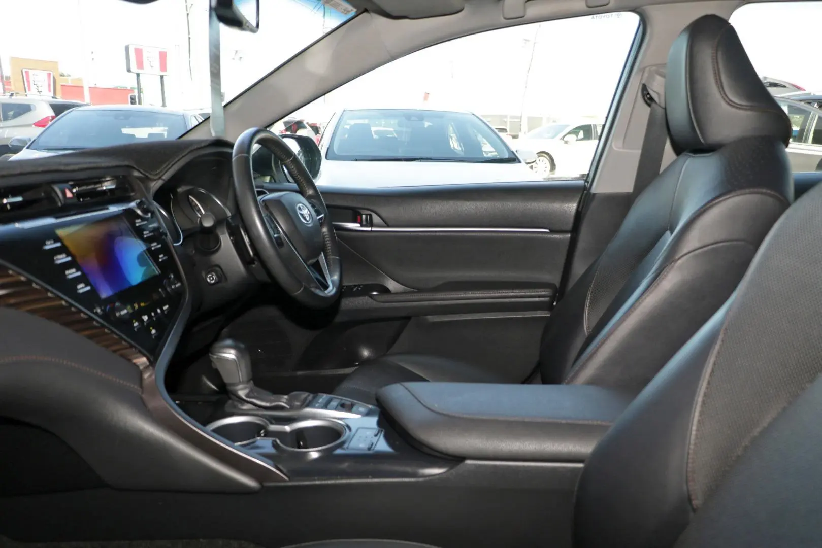 2019 Toyota Camry Gallery Image 9