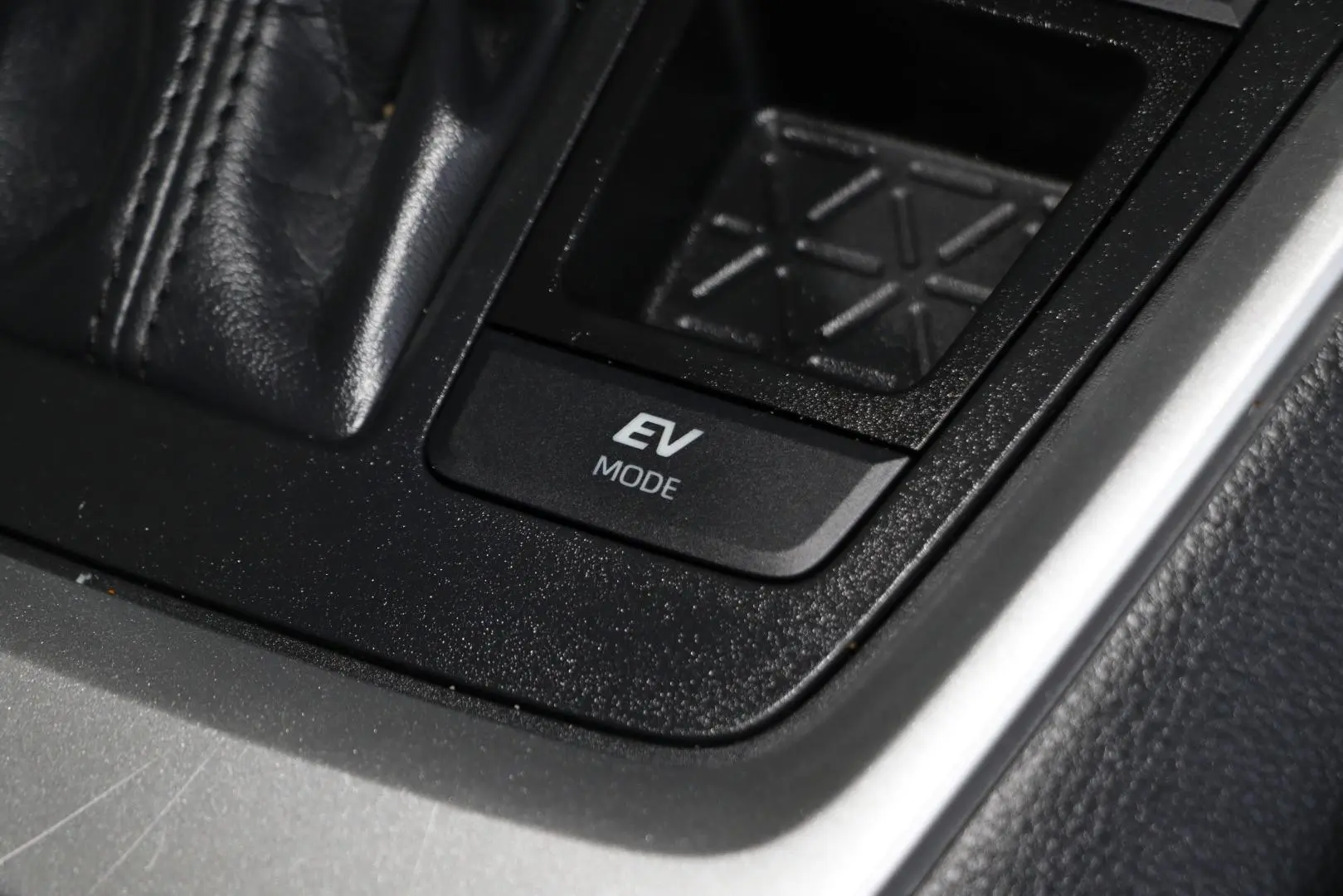 2025 Toyota RAV4 Gallery Image 15