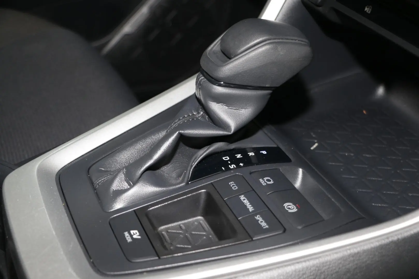 2024 Toyota RAV4 Gallery Image 13