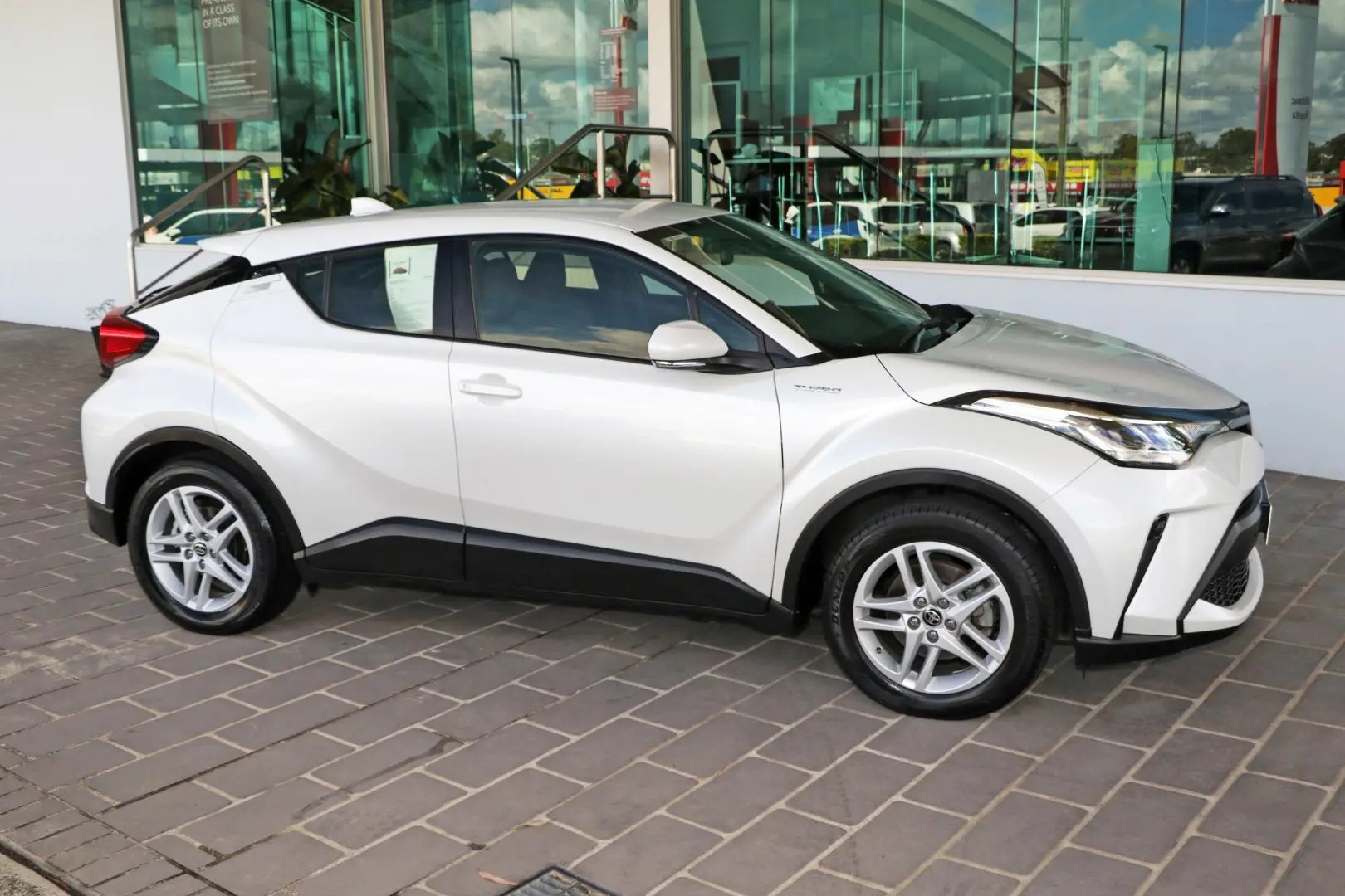 2022 Toyota C-HR Gallery Image 5