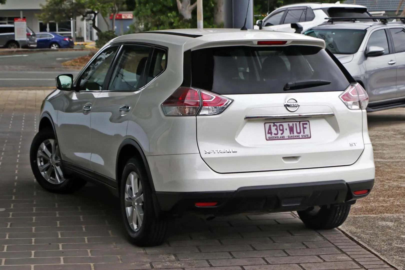 2016 Nissan X-Trail Gallery Image 2