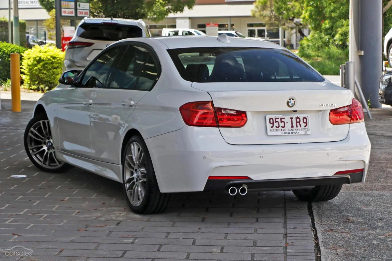 2014 BMW 3 Series Image 2