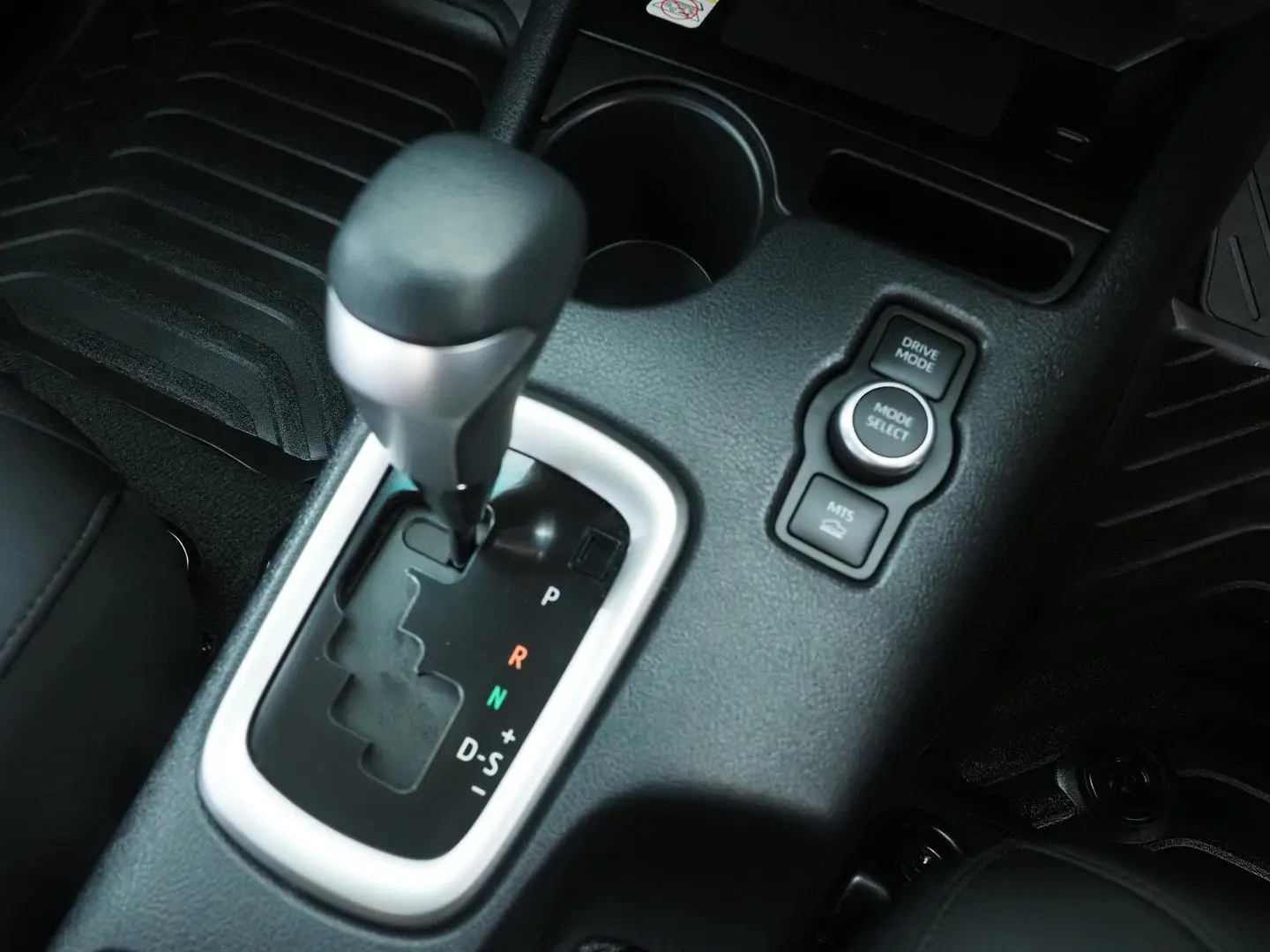 2025 Toyota Hilux Gallery Image 30