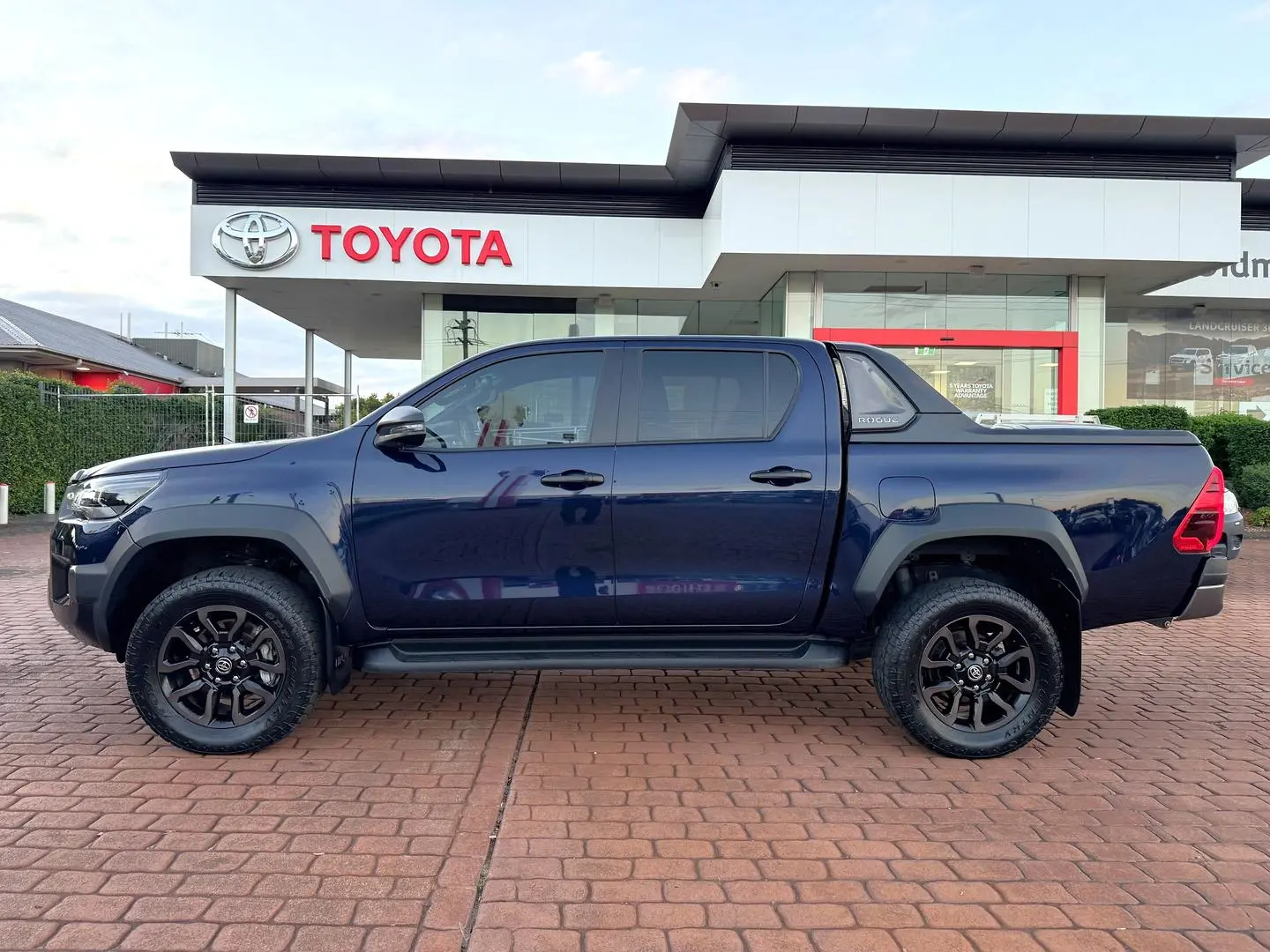 2022 Toyota Hilux Gallery Image 9