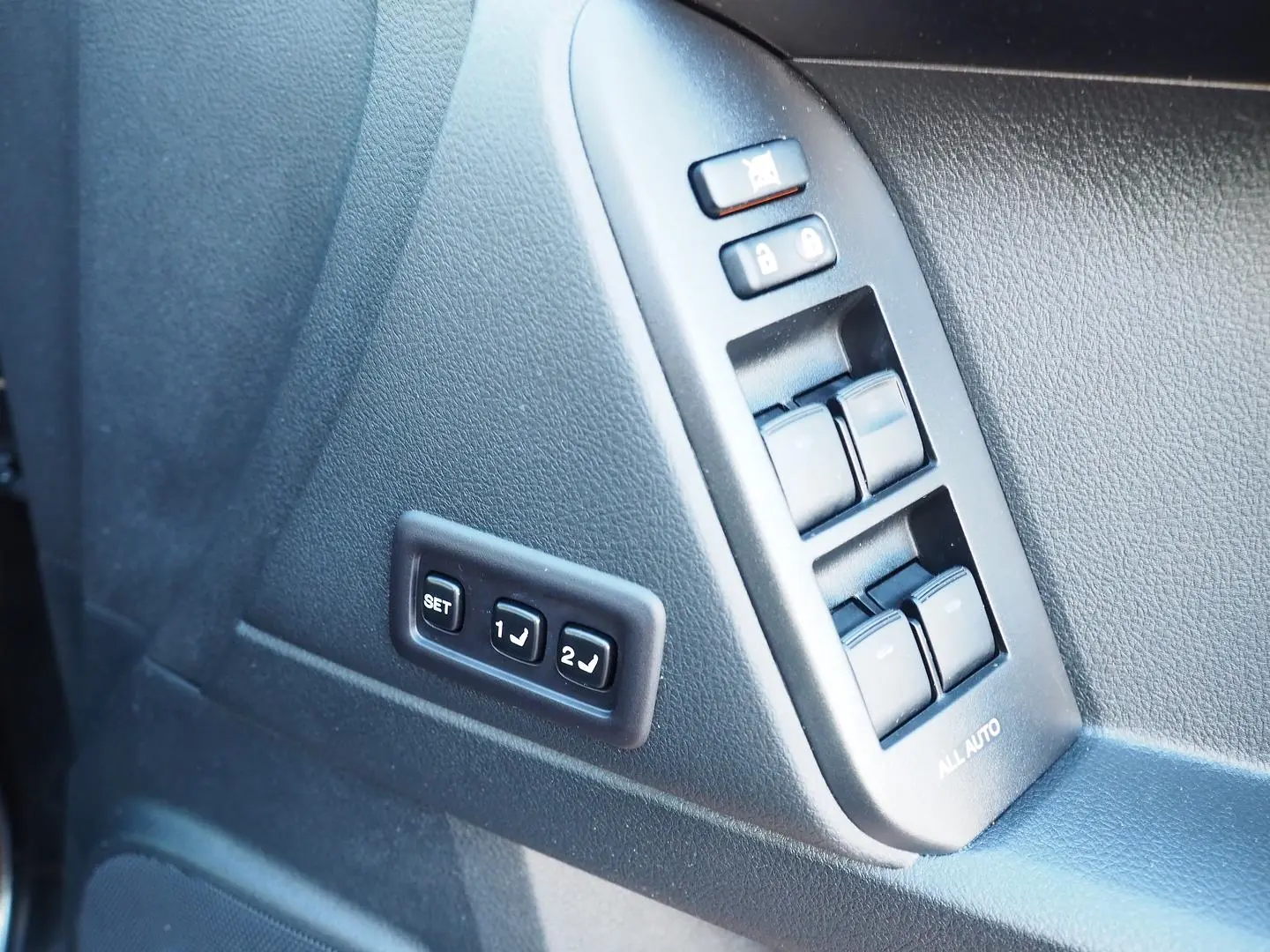 2023 Toyota Landcruiser Prado Gallery Image 27