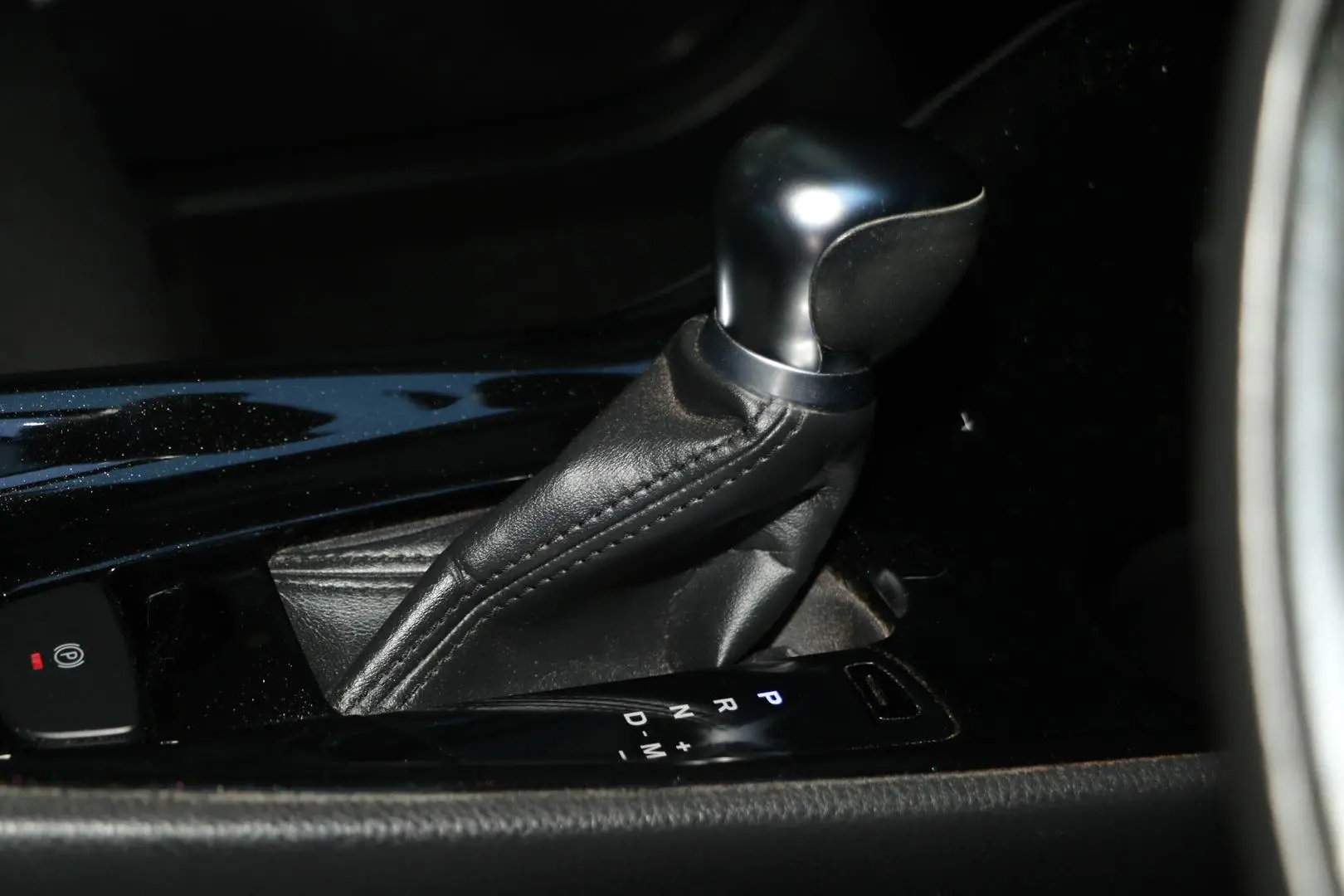2019 Toyota C-HR Gallery Image 13