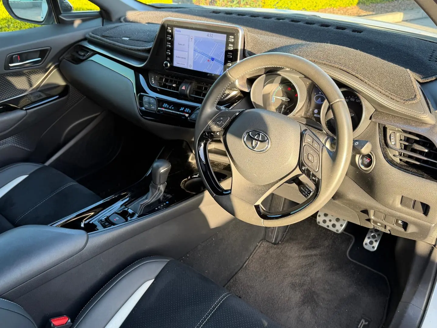 2022 Toyota C-HR Gallery Image 4