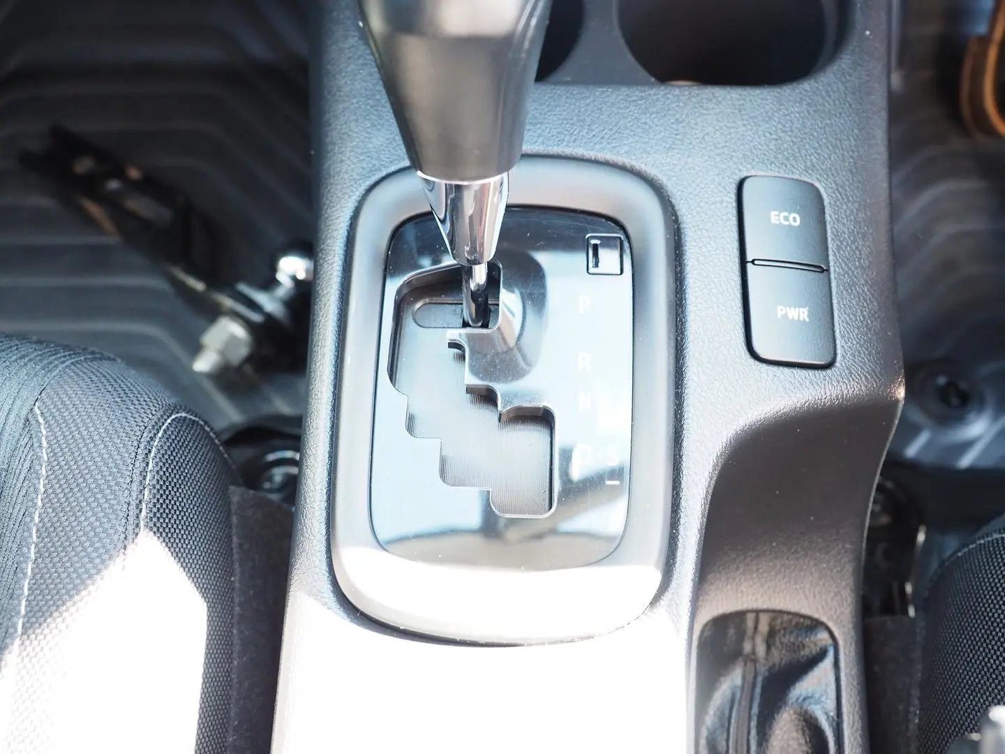 2022 Toyota Hilux Gallery Image 16
