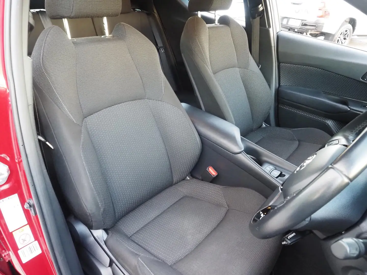2019 Toyota C-HR Gallery Image 16