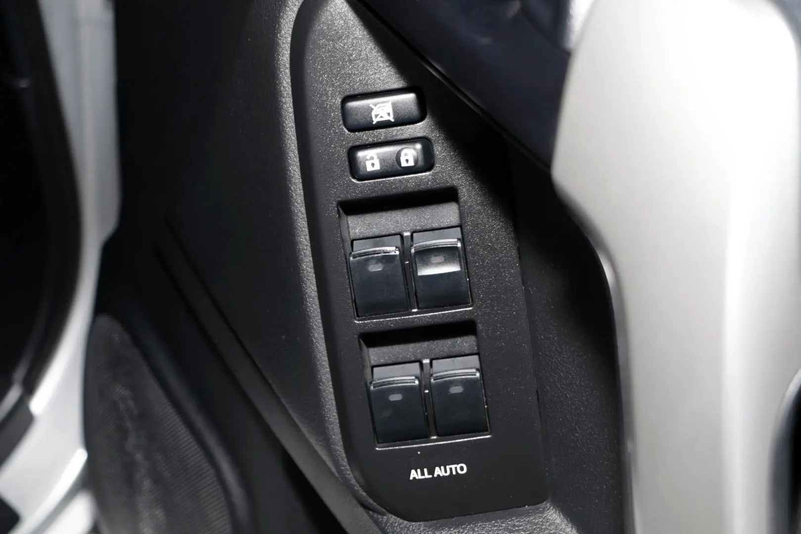 2023 Toyota Landcruiser Prado Gallery Image 19