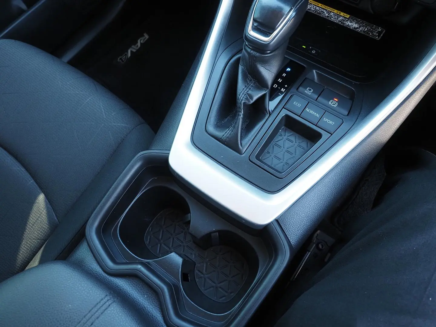 2019 Toyota RAV4 Gallery Image 17