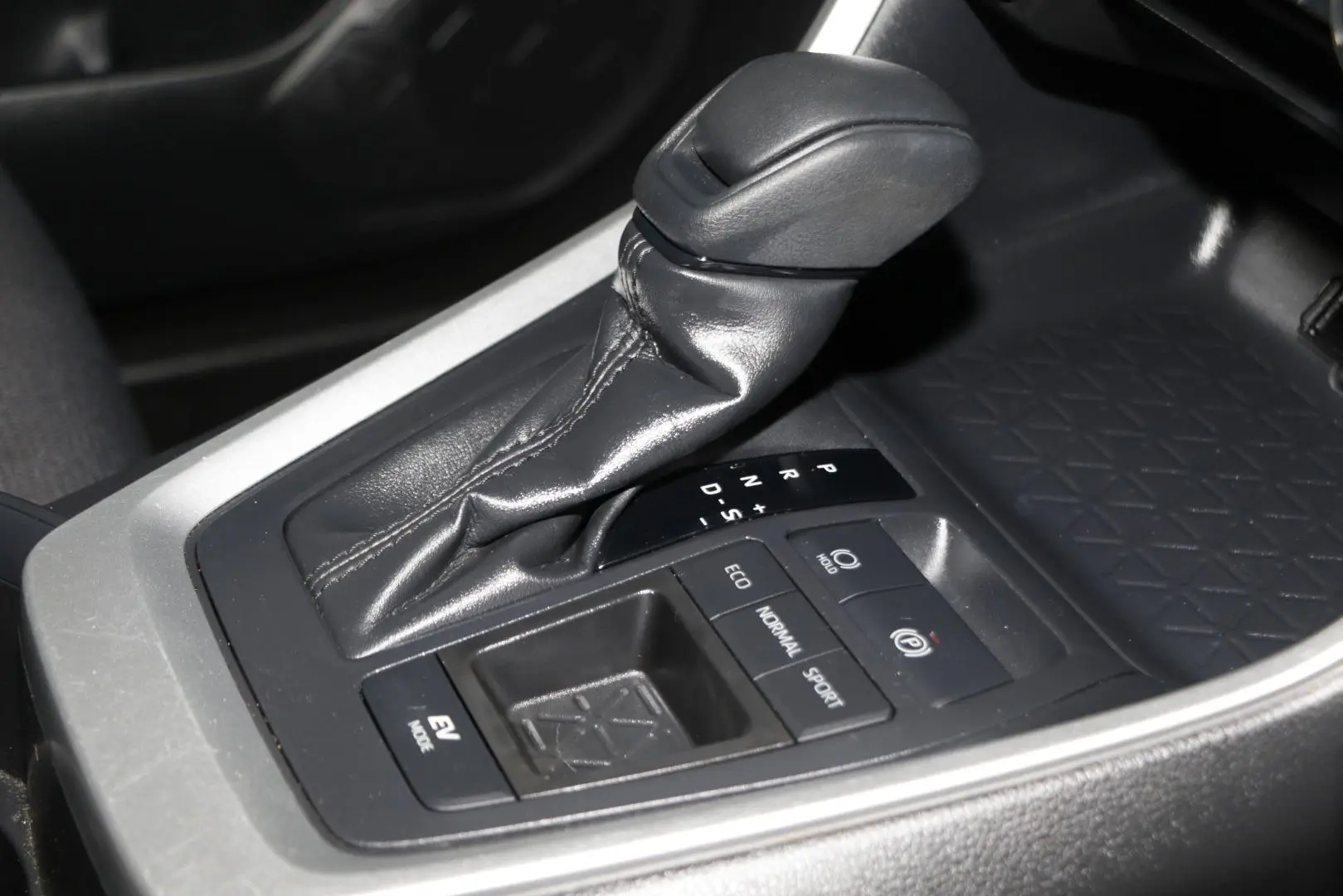 2022 Toyota RAV4 Gallery Image 15