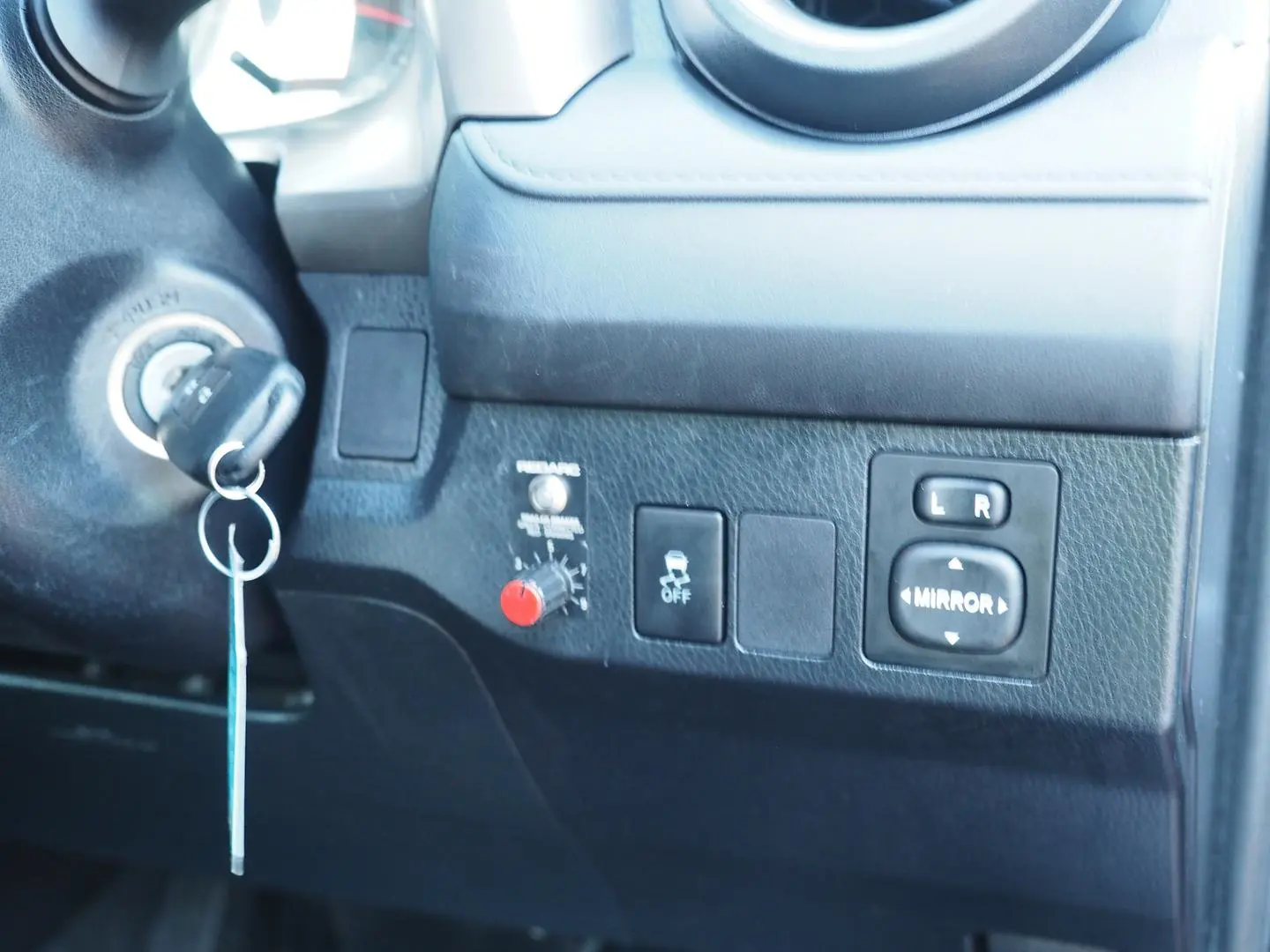 2013 Toyota RAV4 Gallery Image 27
