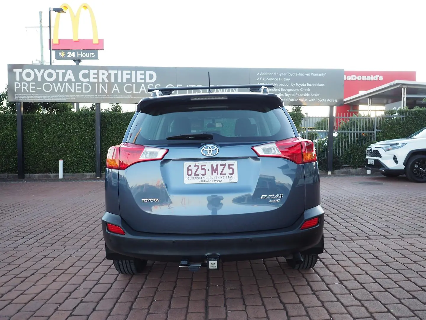 2013 Toyota RAV4 Gallery Image 4