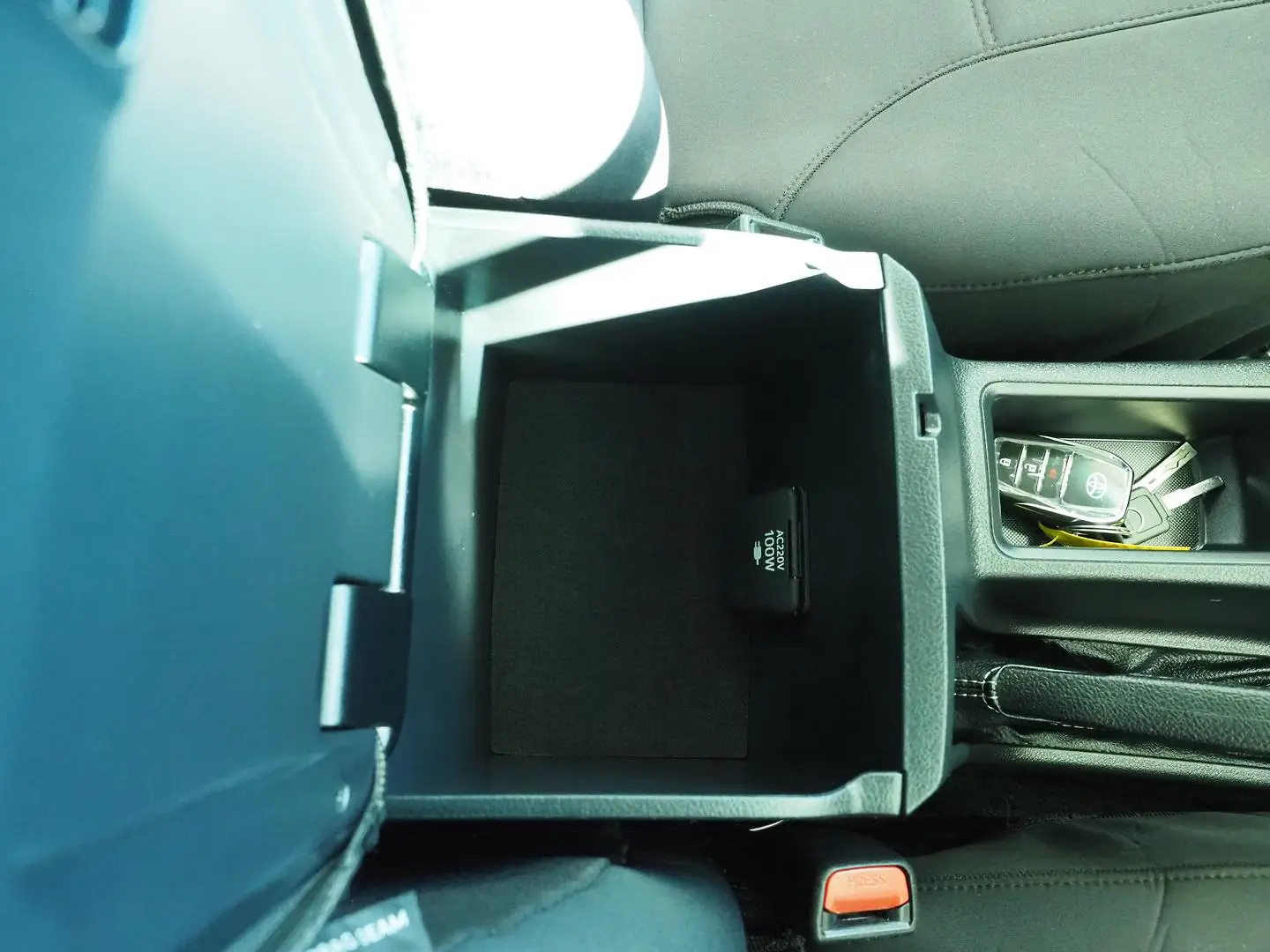 2025 Toyota Hilux Gallery Image 29