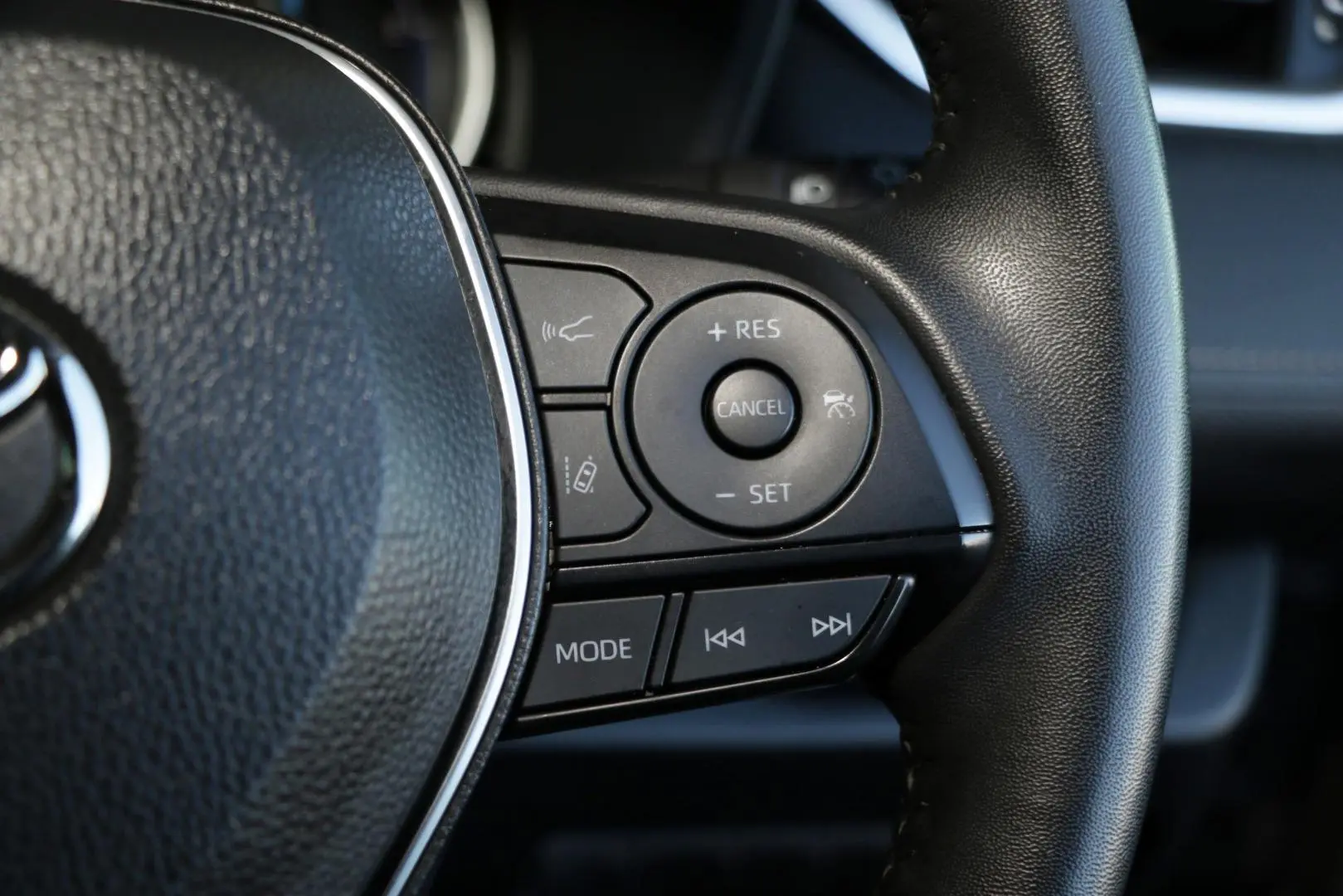 2025 Toyota RAV4 Gallery Image 18