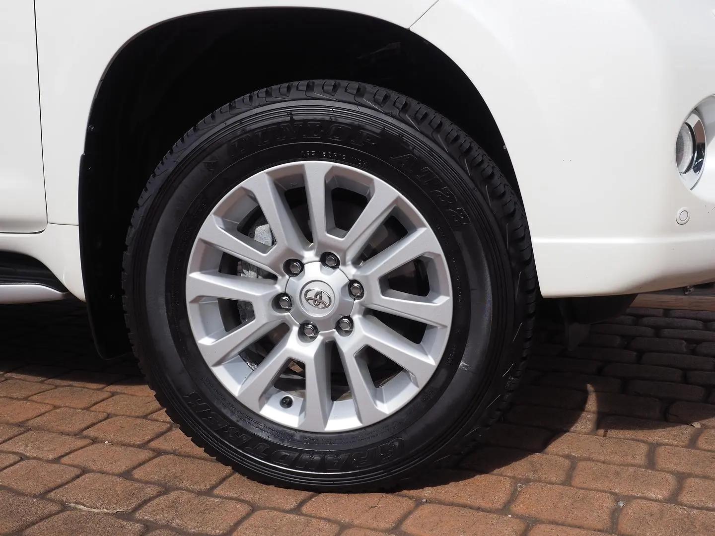 2015 Toyota Landcruiser Prado Gallery Image 13