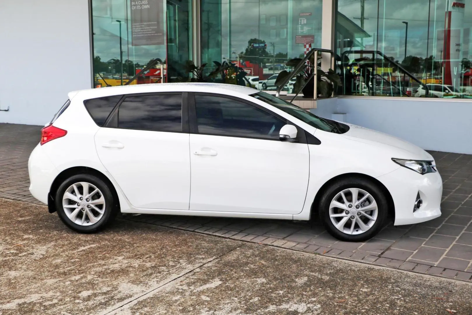 2013 Toyota Corolla Gallery Image 5