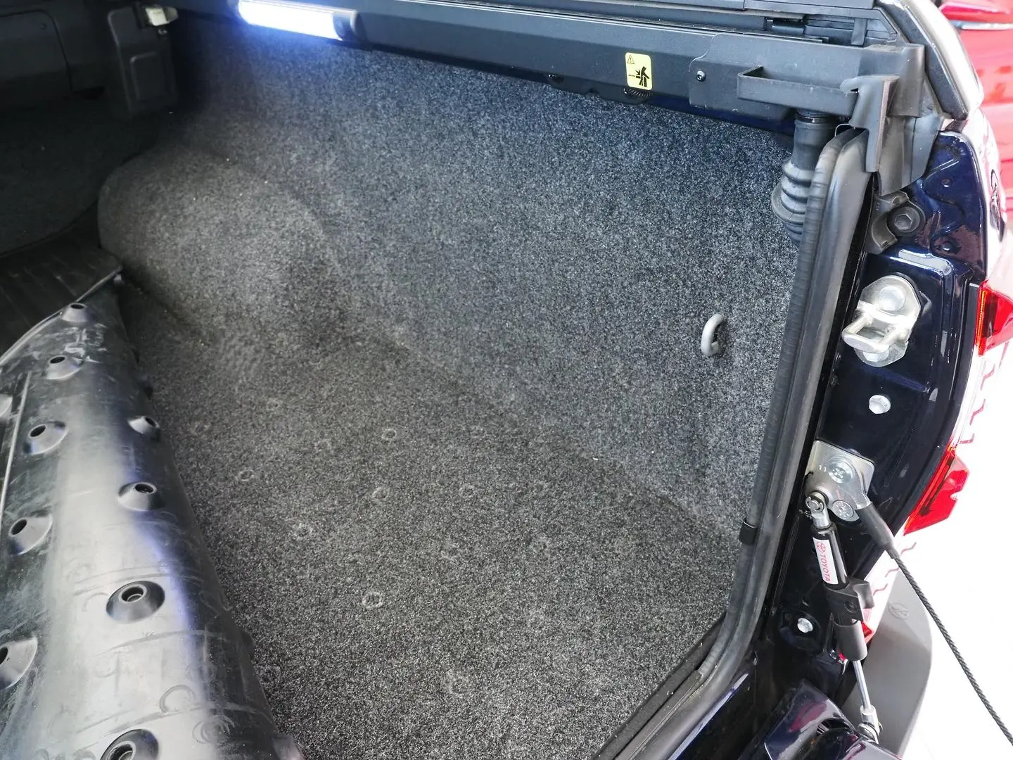 2025 Toyota Hilux Gallery Image 11