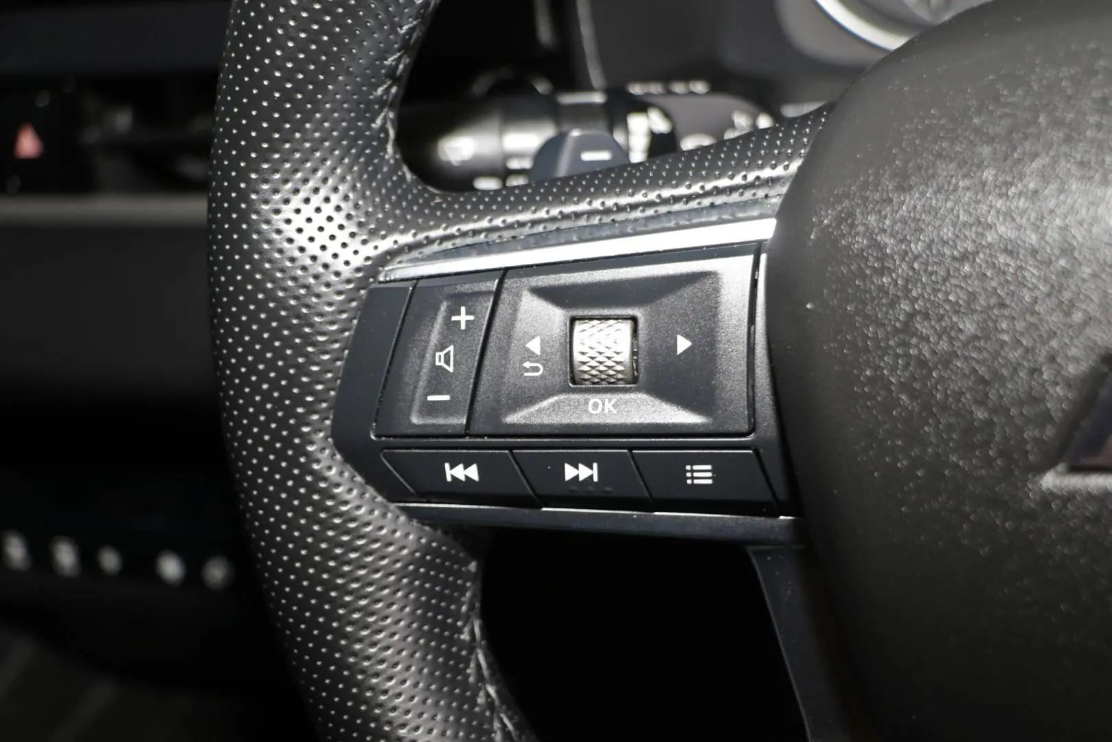 2024 Mitsubishi Outlander Gallery Image 16