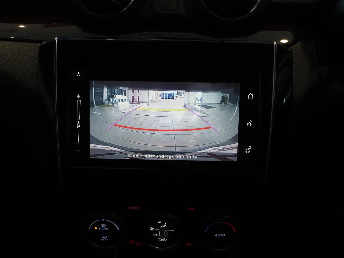 2020 Suzuki Swift Gallery Image 24