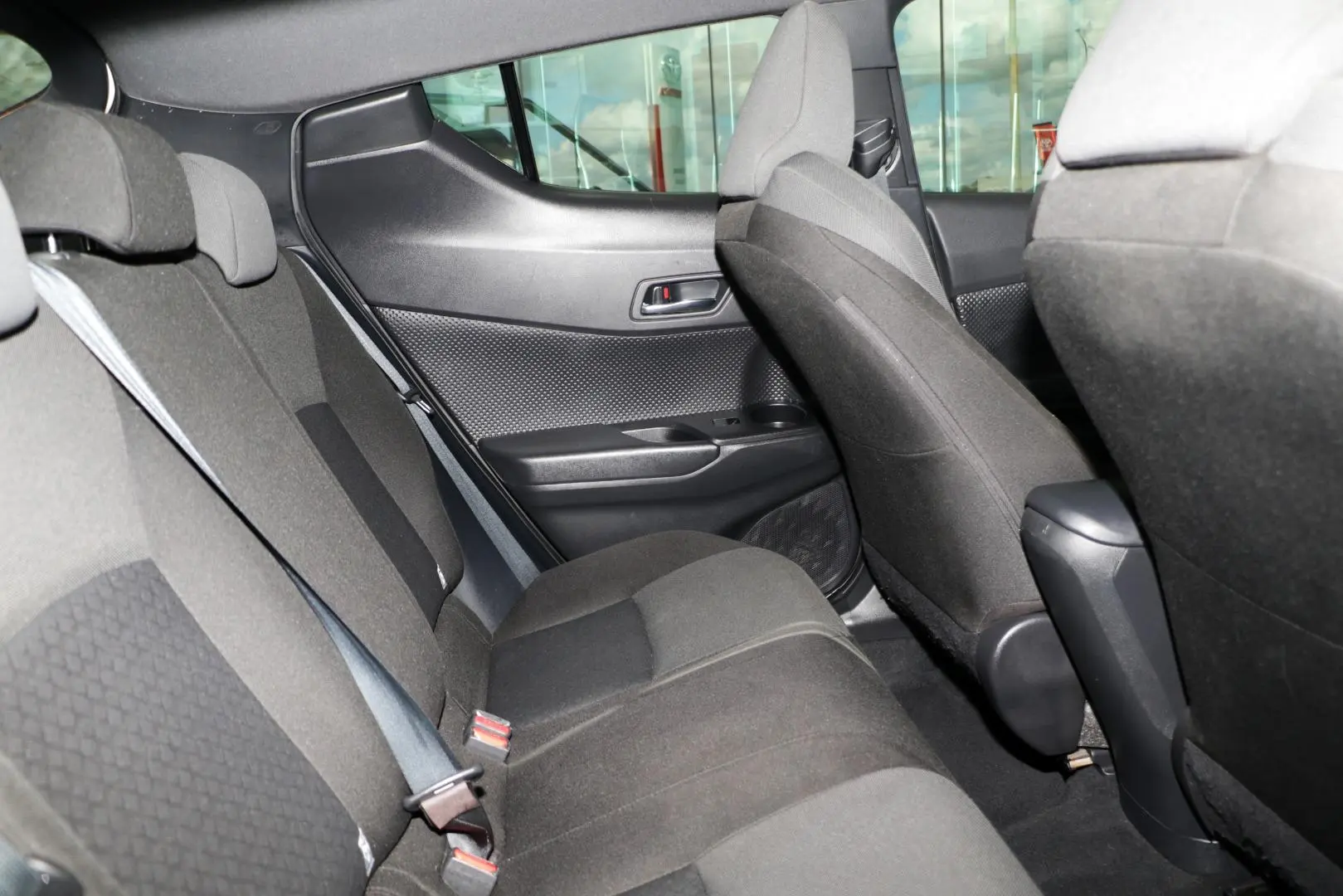 2022 Toyota C-HR Gallery Image 9