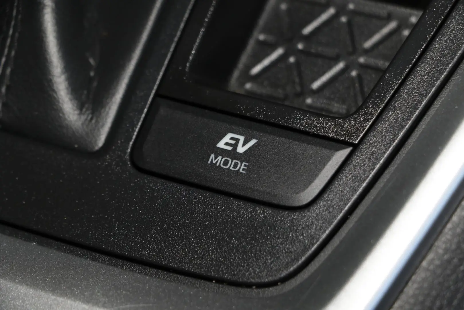 2025 Toyota RAV4 Gallery Image 14