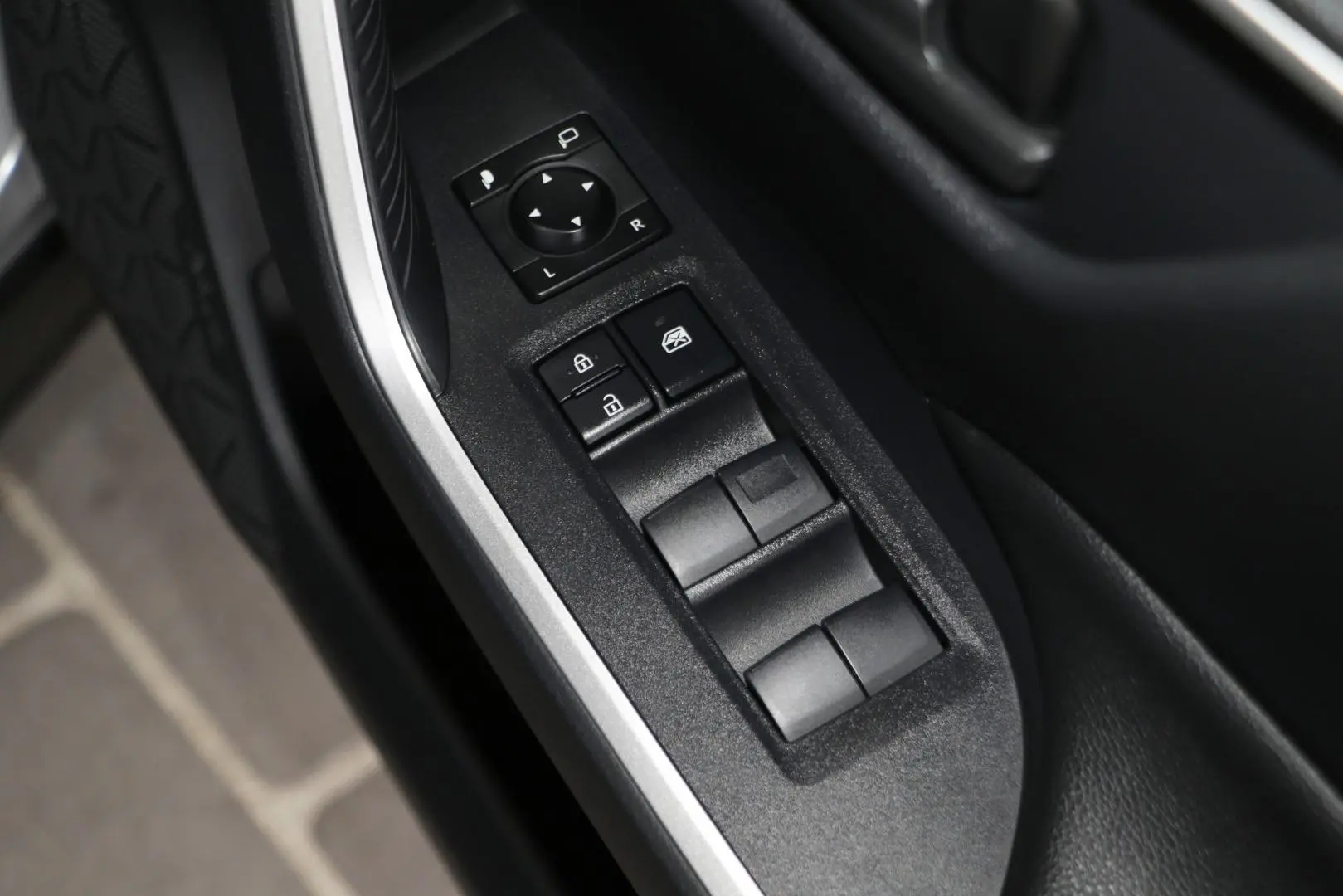 2024 Toyota RAV4 Gallery Image 17