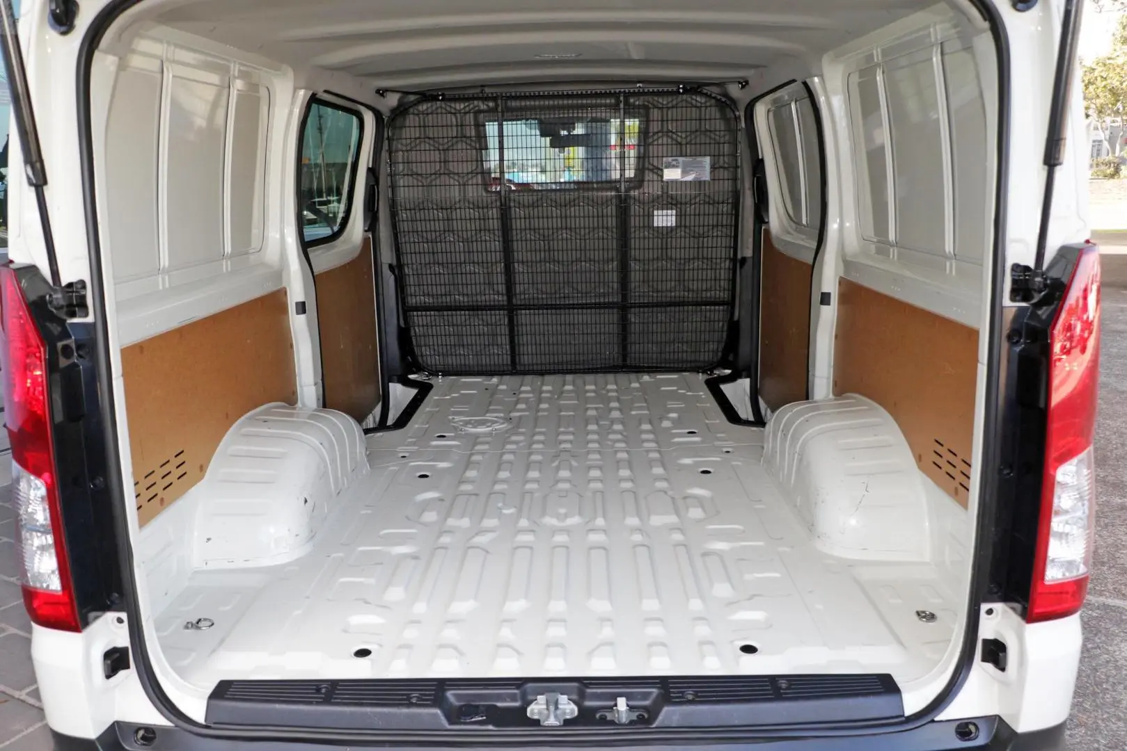 2021 Toyota Hiace Gallery Image 20