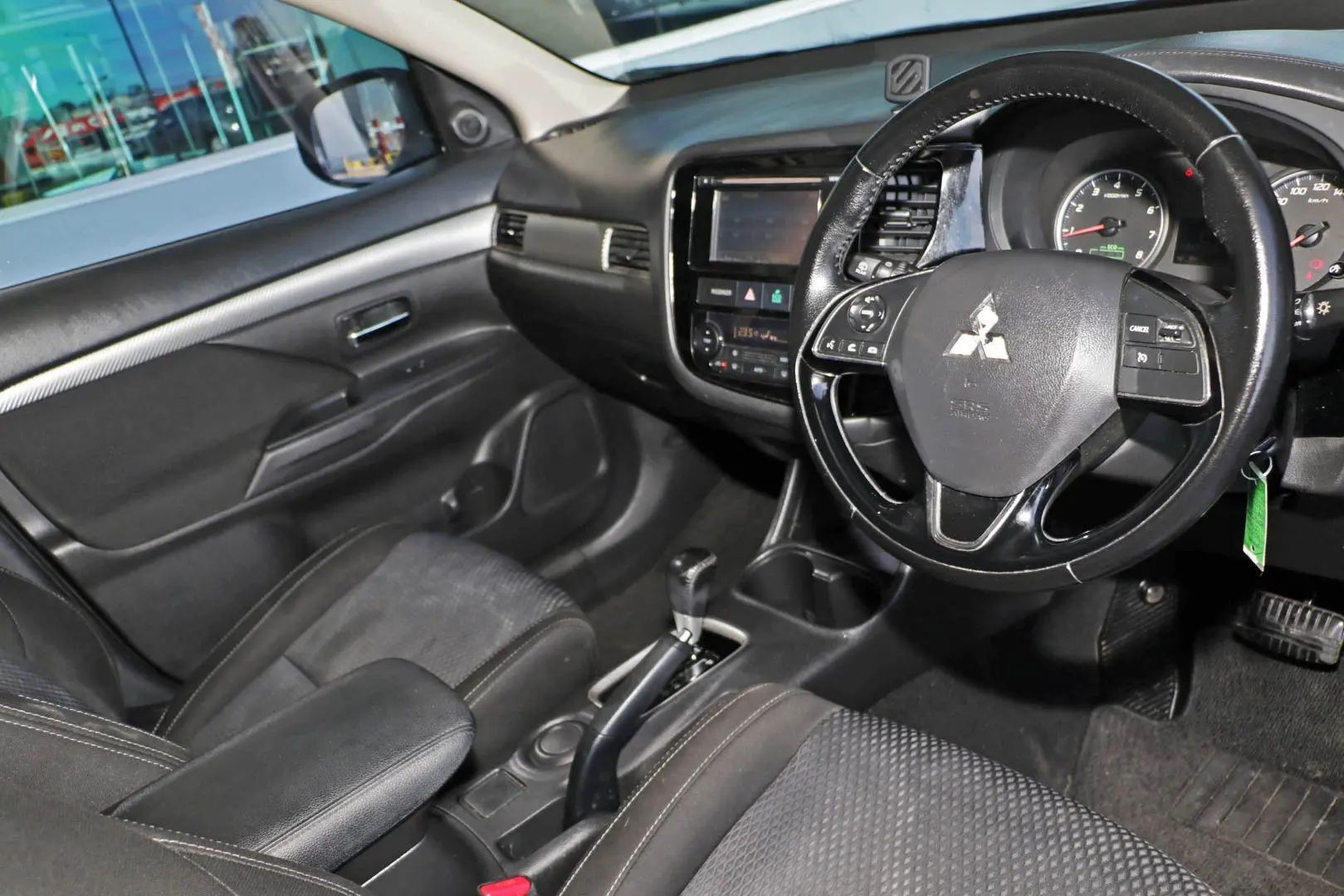 2016 Mitsubishi Outlander Gallery Image 6