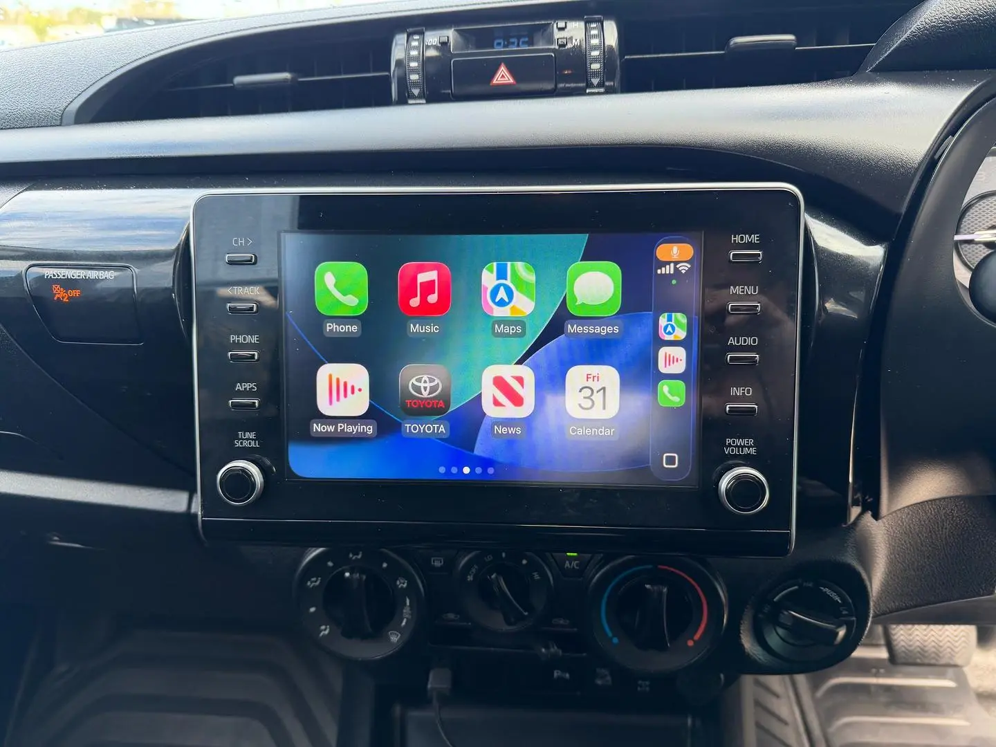 2022 Toyota Hilux Gallery Image 15