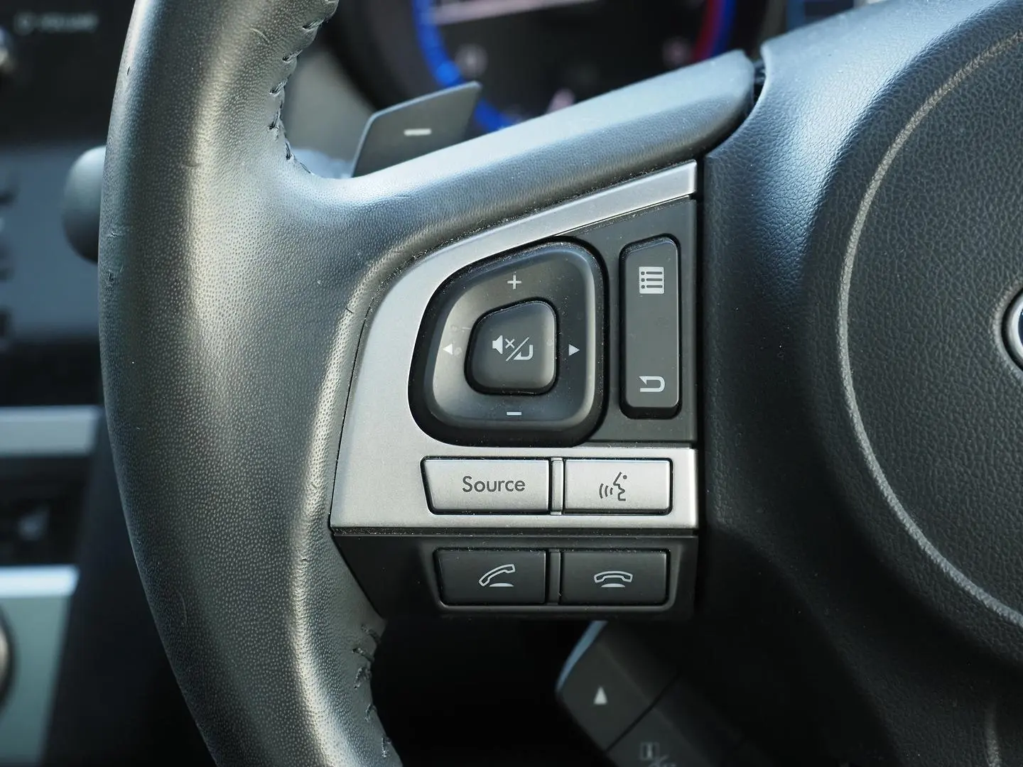 2015 Subaru Liberty Gallery Image 16