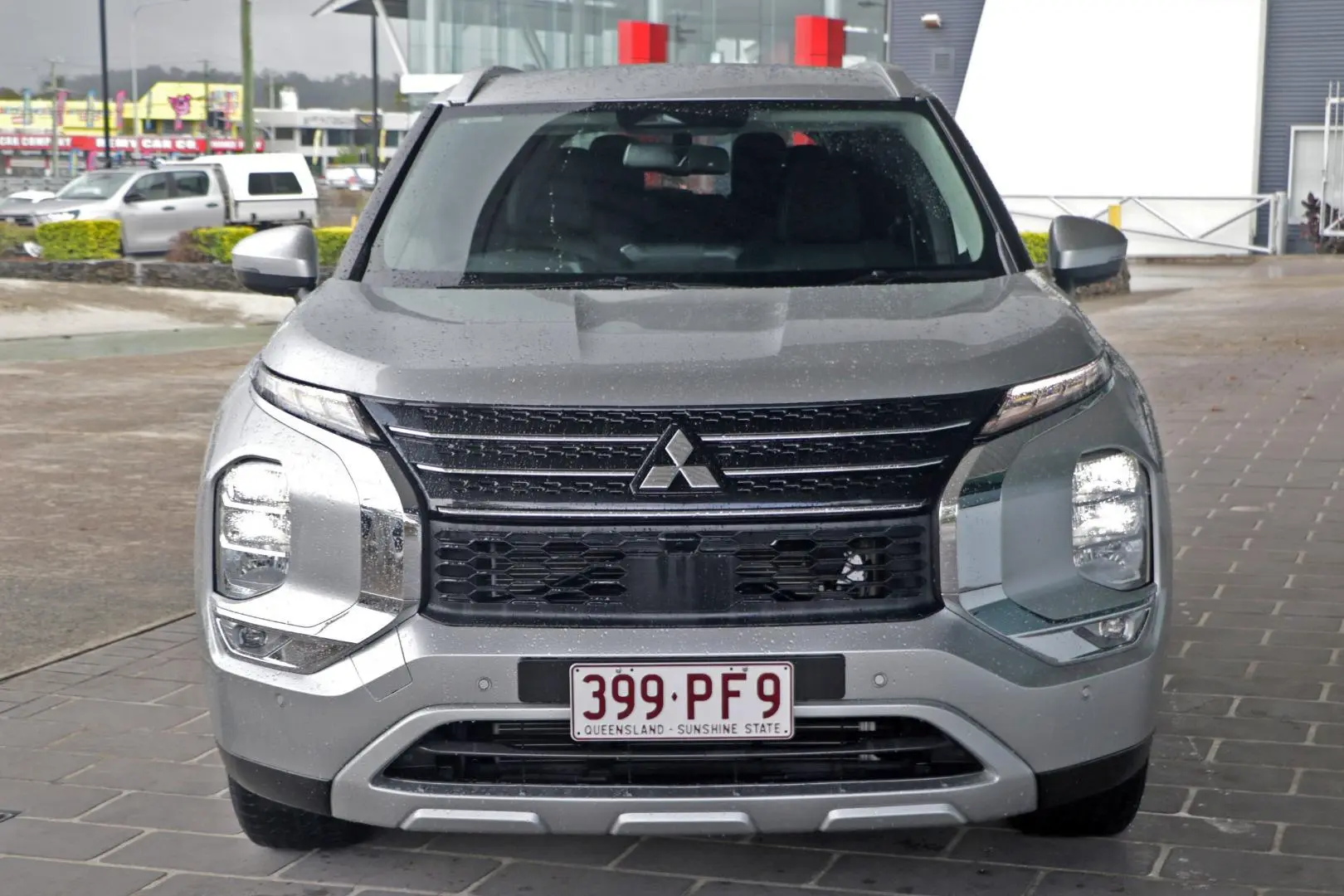 2024 Mitsubishi Outlander Gallery Image 3