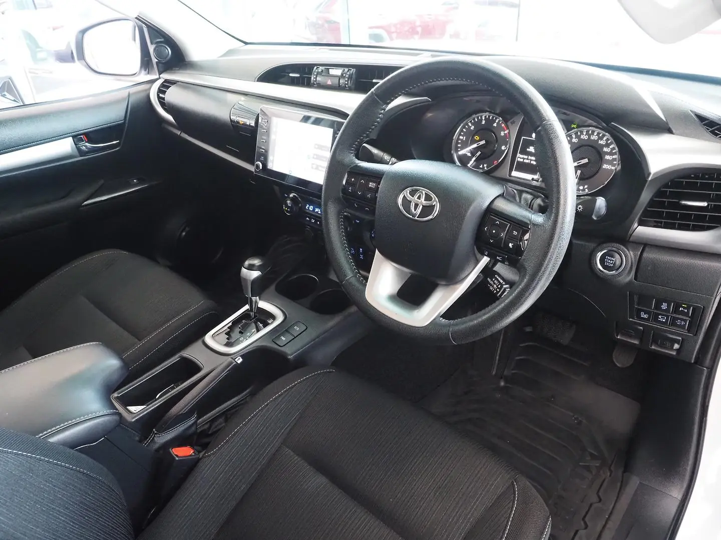 2023 Toyota Hilux Gallery Image 4