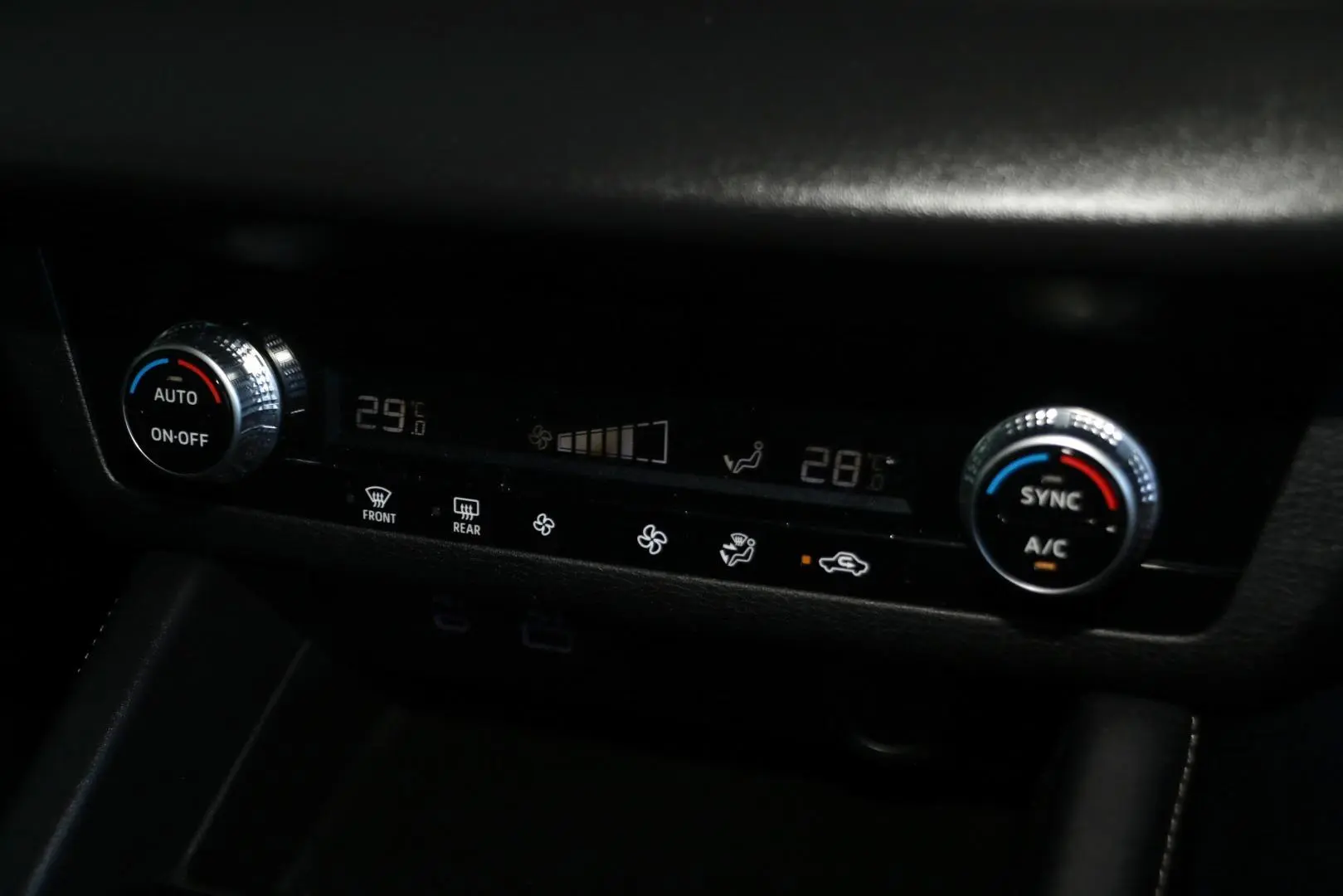 2023 Mitsubishi Outlander Gallery Image 17