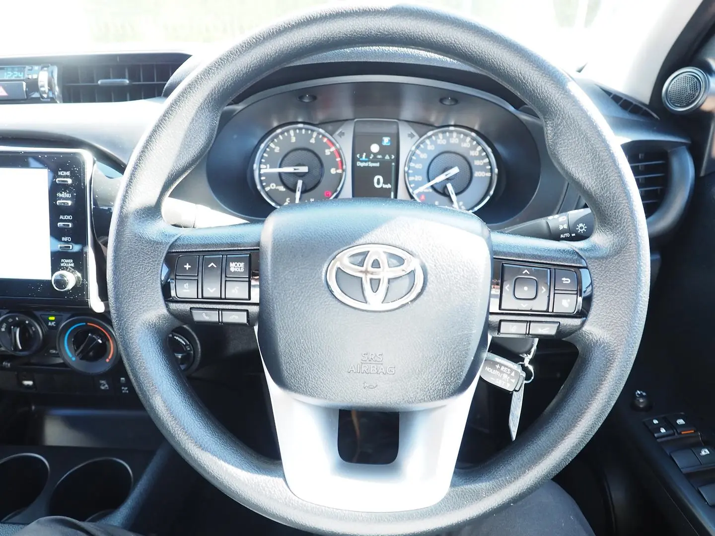 2022 Toyota Hilux Gallery Image 24